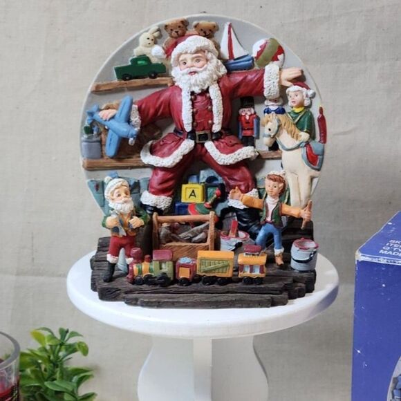 90s Vintage Revival "A Christmas Remembered Vintage" 1997 Santa Elves Figurine - Picture 8 of 8